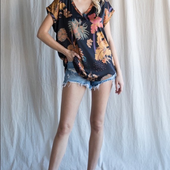 💄JODIFIL Black print top💄 - Picture 6 of 7